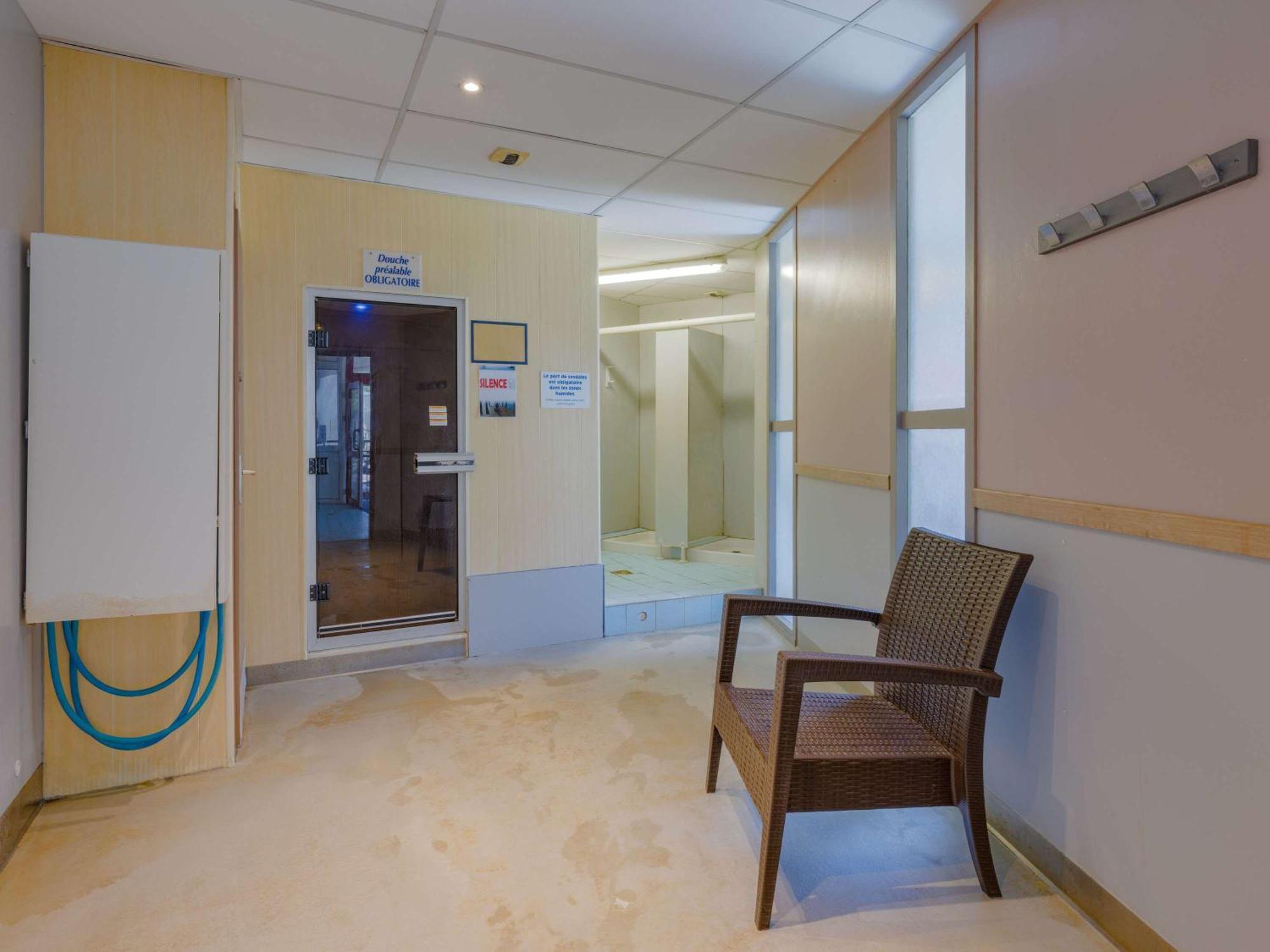 Mercure Lyon Est Hotel 4*